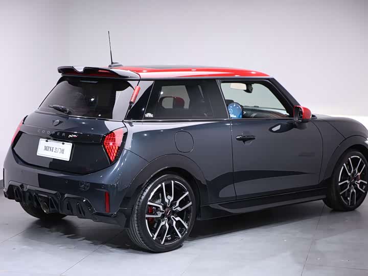 Mini Mini JCW, 2025 — фото 4 из 9