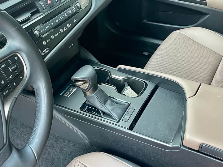 Lexus ES, 2023 — фото 7 из 9