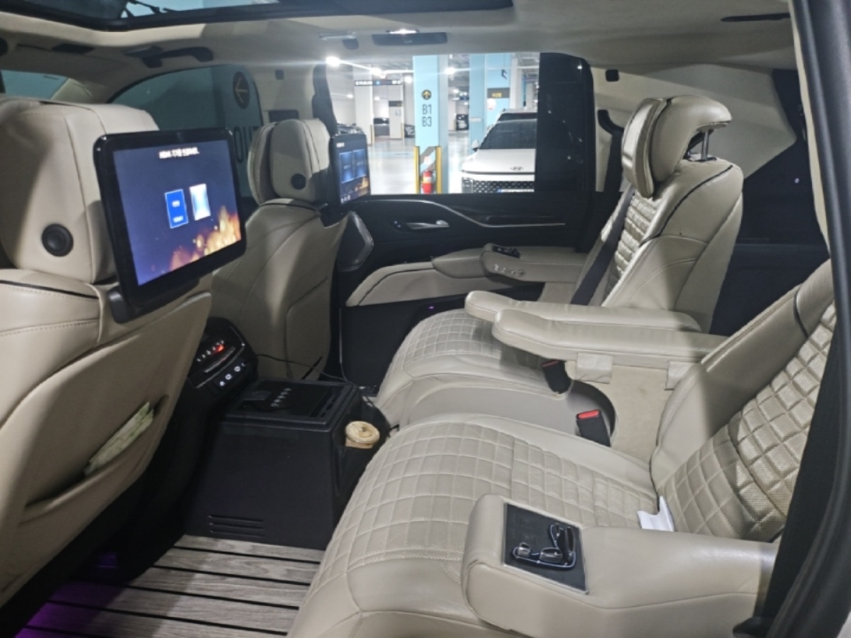Cadillac Escalade, 2023 — фото 6 из 12