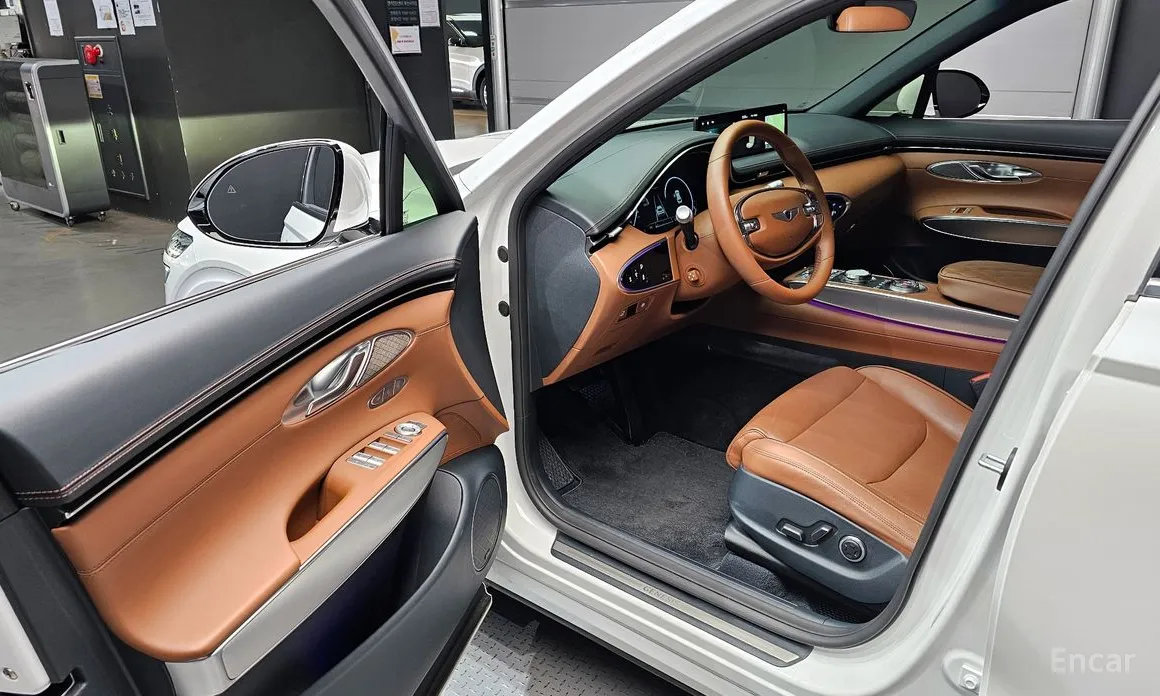 Genesis GV70, 2023 — фото 11 из 12