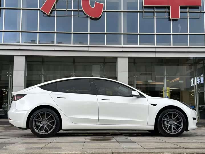 Tesla Model 3, 2022 — фото 8 из 9