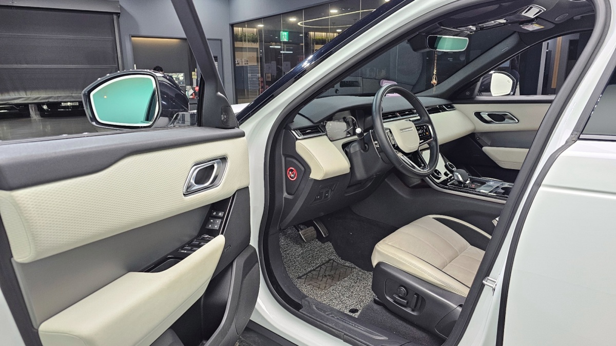 Land Rover Range Rover Velar, 2023 — фото 10 из 12