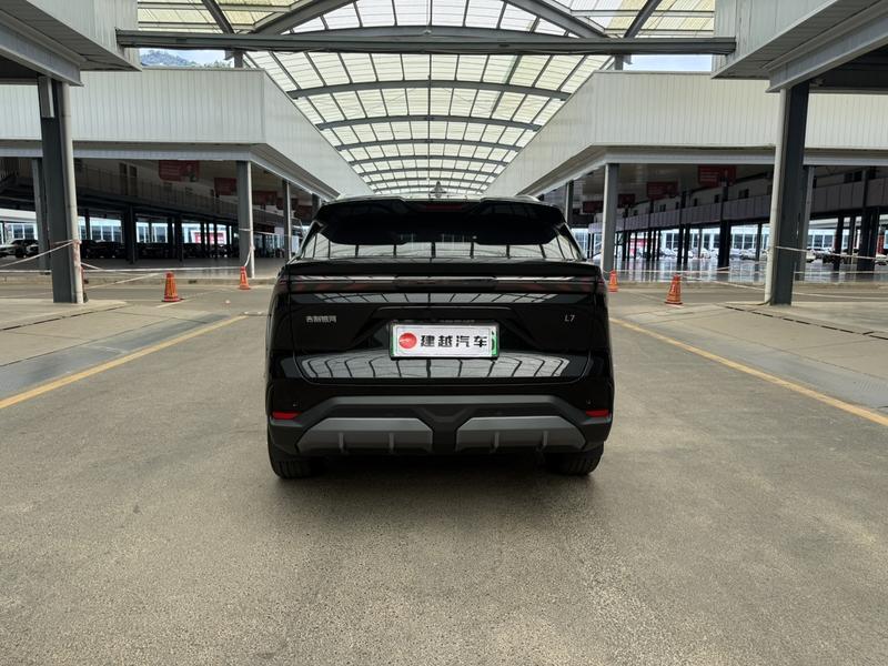 Geely Galaxy L7, 2024 — фото 5 из 12