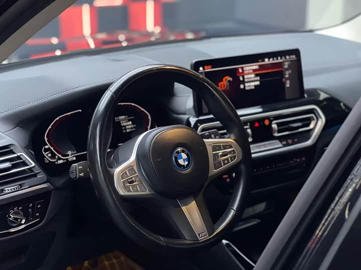 BMW iX3, 2023 — фото 8 из 9
