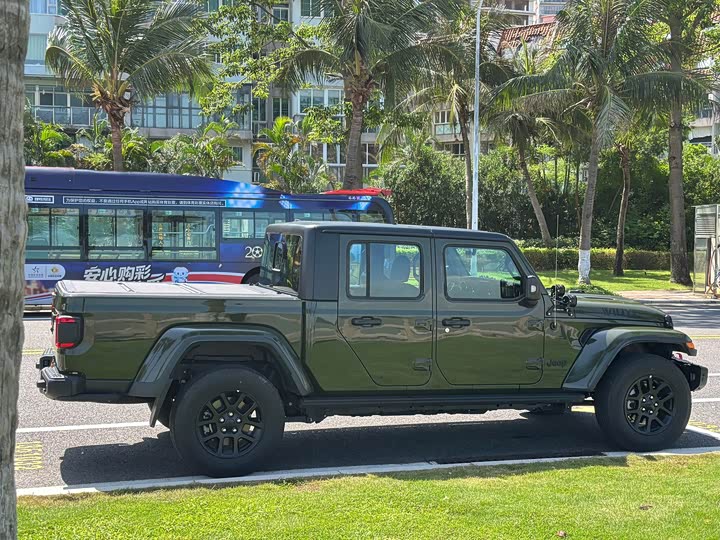 Jeep Gladiator, 2026 — фото 8 из 9