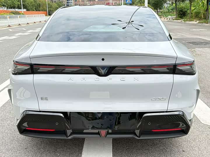 BAIC Arcfox Alpha S5, 2026 — фото 8 из 9