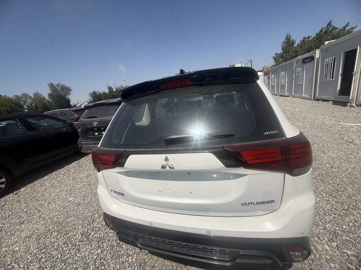 Mitsubishi Outlander, 2022 — фото 7 из 9