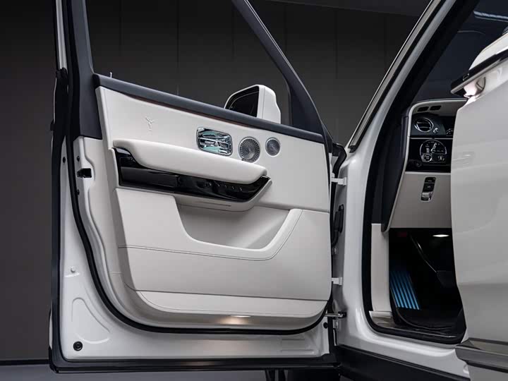 Rolls-Royce Cullinan, 2022 — фото 2 из 9