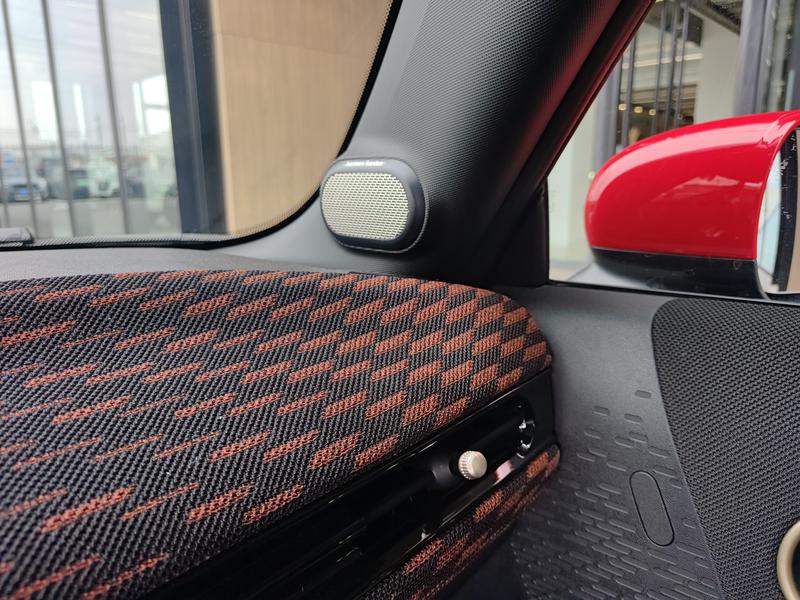 Mini Mini JCW, 2025 — фото 9 из 12