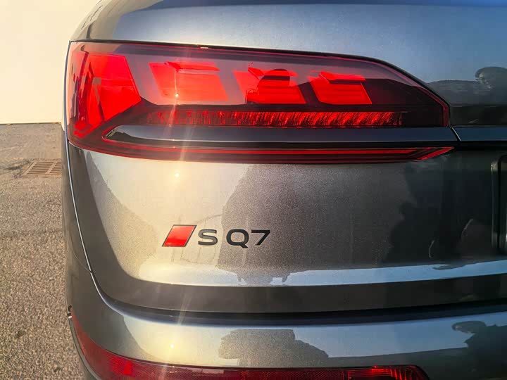 Audi SQ7, 2024 — фото 7 из 9
