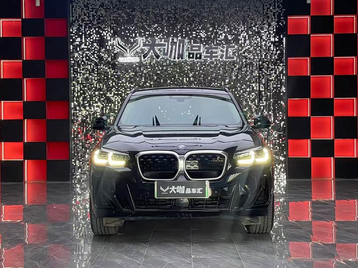 BMW iX3, 2023 — фото 2 из 9