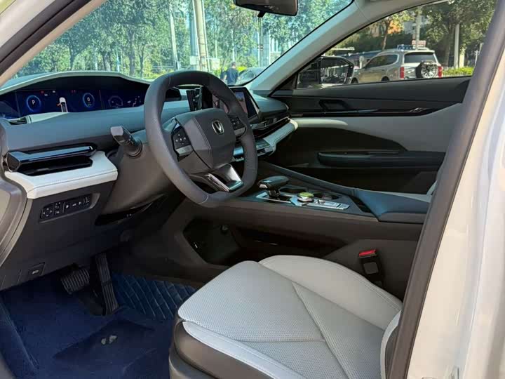 Changan UNI-V Hybrid, 2023 — фото 5 из 9