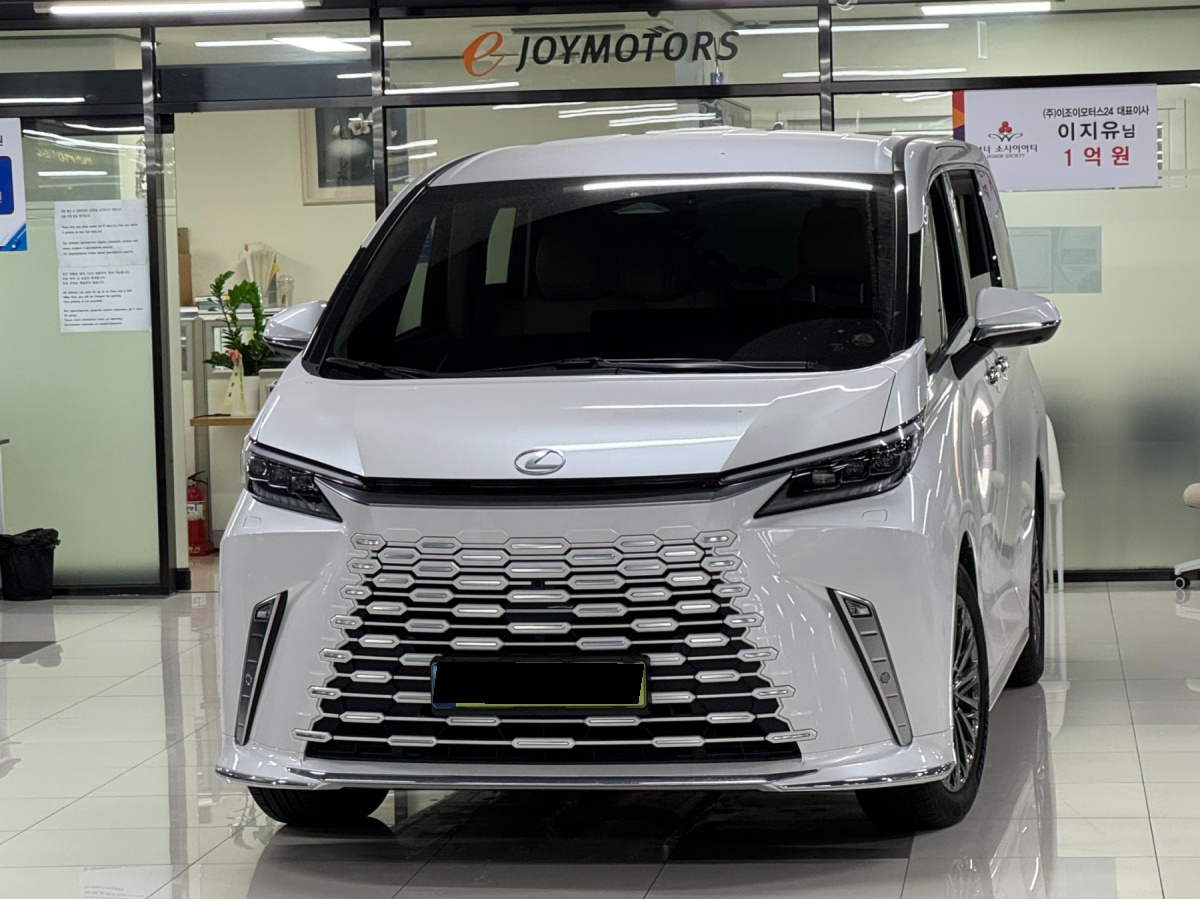 Lexus LM, 2025 — купить в Казани под ключ