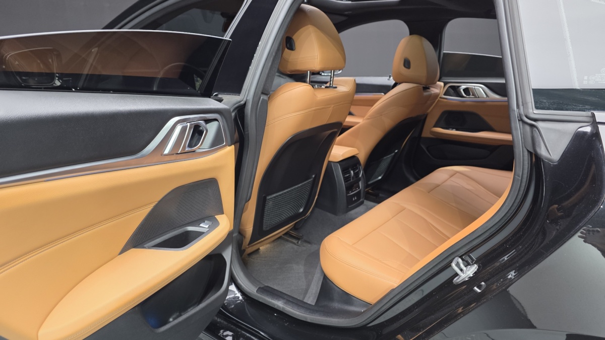 BMW i4, 2022 — фото 11 из 12