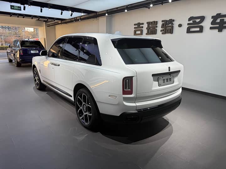 Rolls-Royce Cullinan, 2024 — фото 4 из 12