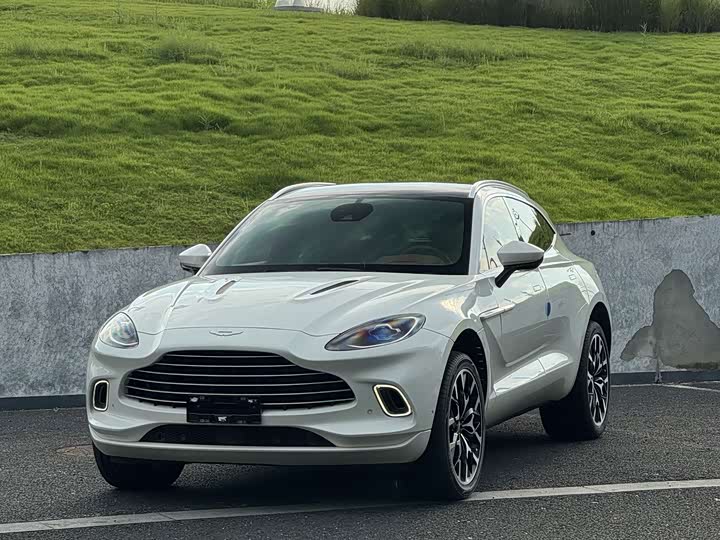 Aston Martin DBX, 2022 — фото 5 из 9