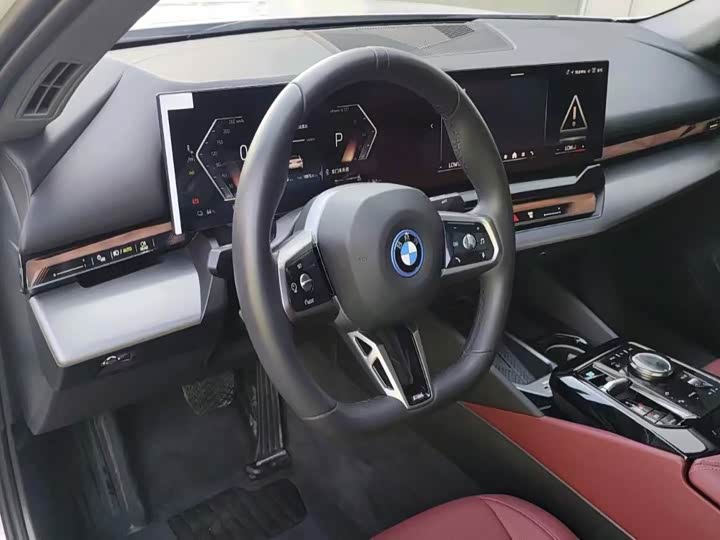 BMW i5, 2025 — фото 6 из 9