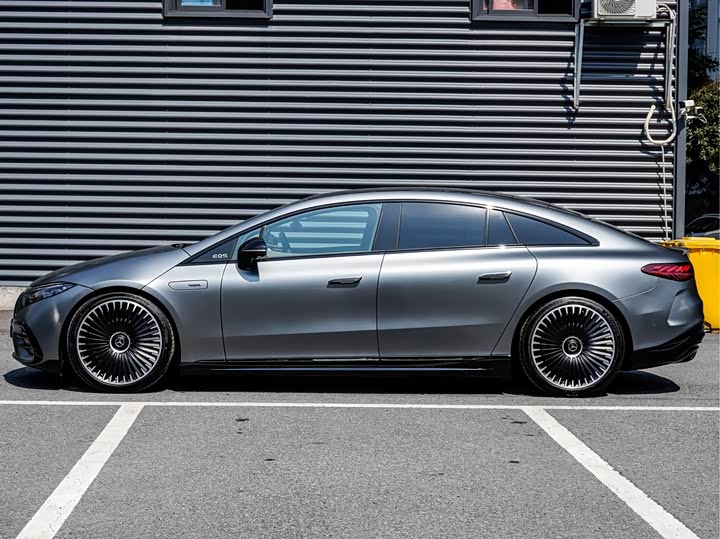 Mercedes-Benz EQS AMG, 2023 — фото 4 из 9