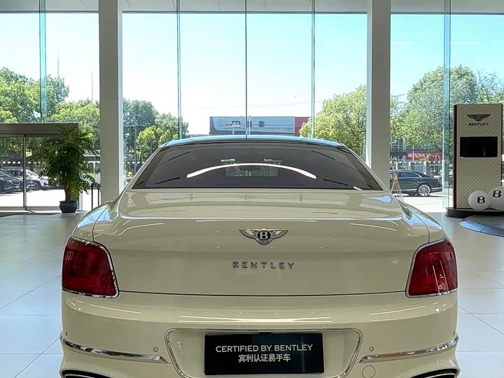 Bentley Flying Spur Hybrid, 2025 — фото 7 из 9