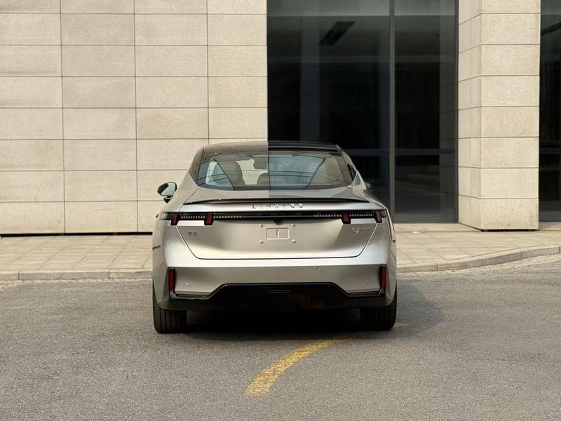 Lynk & Co 07 EM-P Hybrid, 2025 — фото 6 из 12