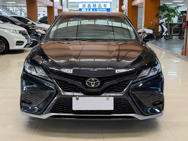 Toyota Camry, 2022 — фото 2 из 9