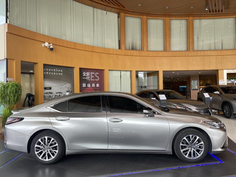 Lexus ES, 2024 — фото 5 из 12