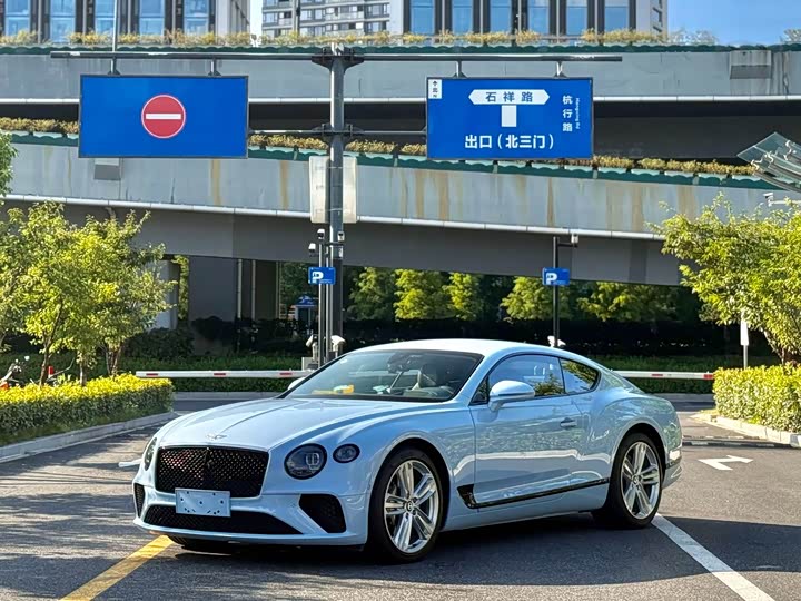 Bentley Continental GT, 2023 — фото 3 из 9