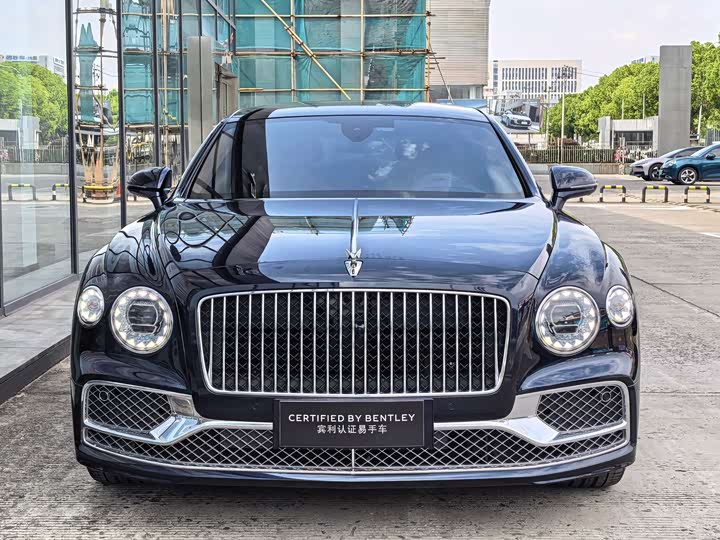Bentley Flying Spur Hybrid, 2022 — фото 2 из 9