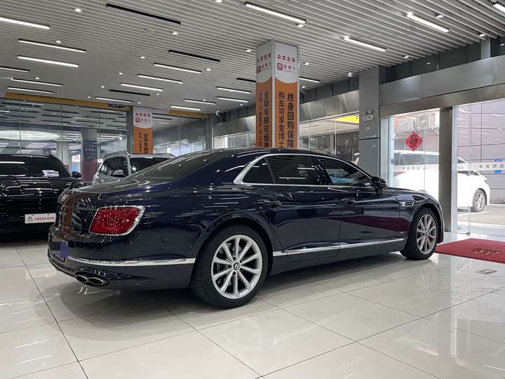 Bentley Flying Spur, 2022 — фото 9 из 9
