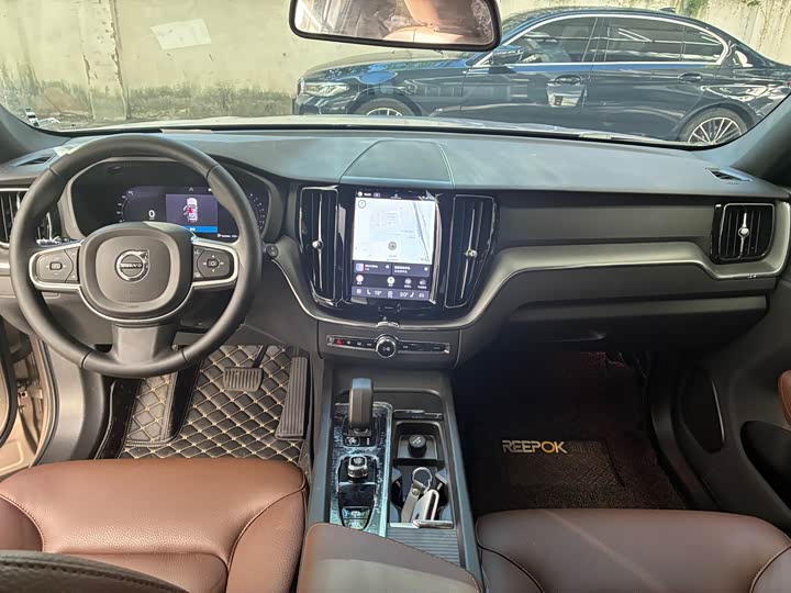 Volvo XC60, 2023 — фото 8 из 9