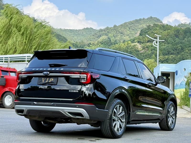 Ford Explorer, 2023 — фото 6 из 12