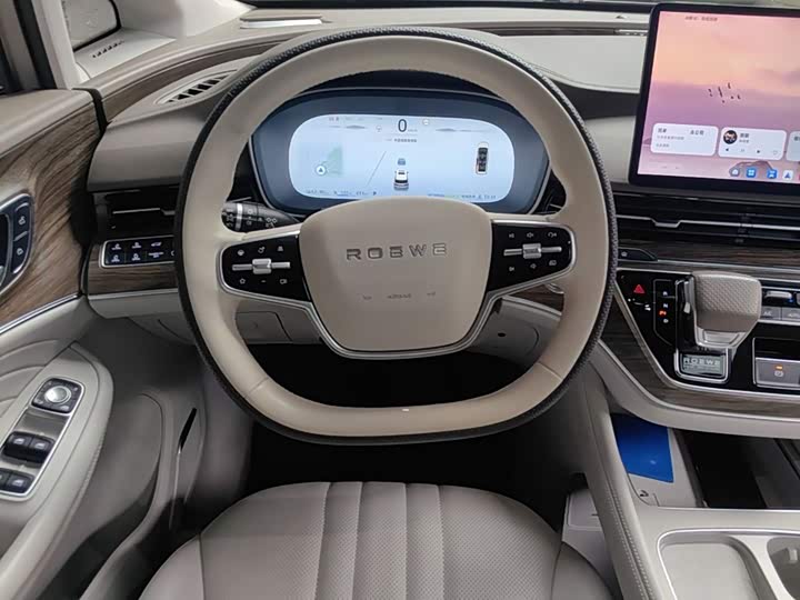 Roewe iMax 8 EV, 2024 — фото 7 из 9