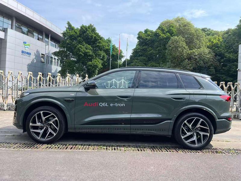 Audi Q6L e-tron, 2025 — фото 3 из 11