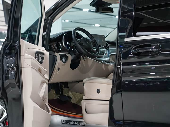 Mercedes-Benz V-Class, 2023 — фото 8 из 9