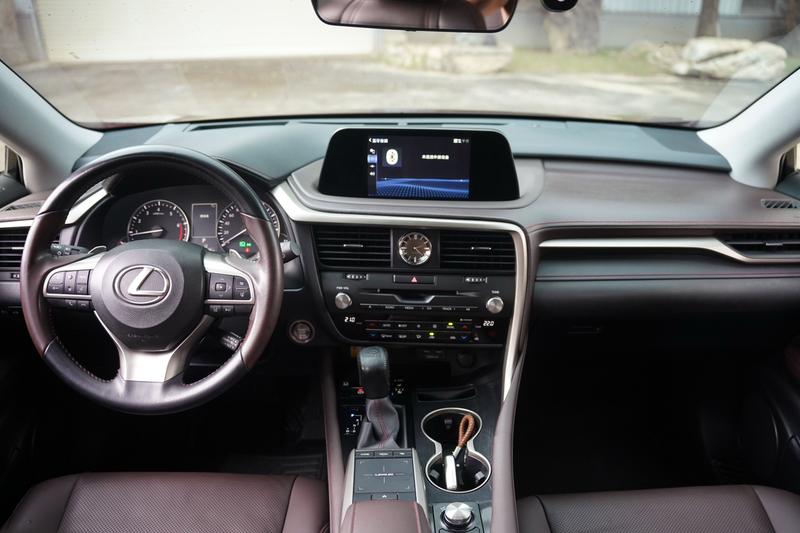 Lexus RX, 2022 — фото 10 из 12