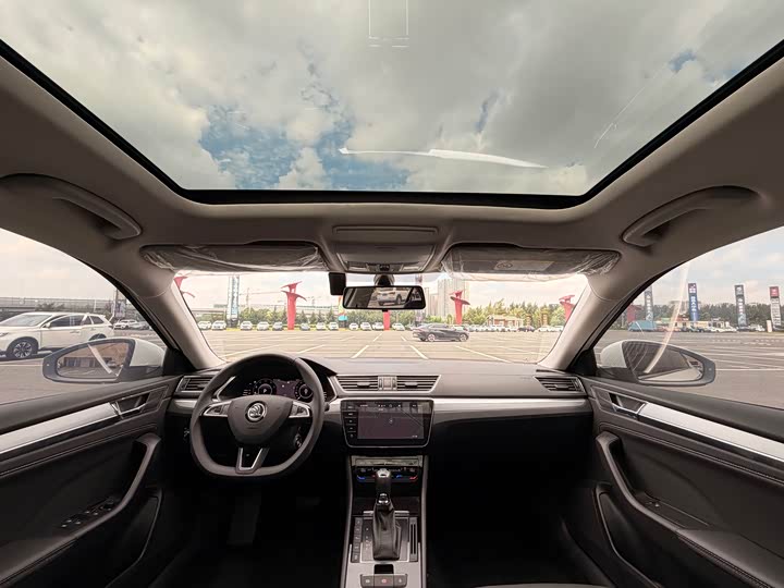 Skoda Superb, 2023 — фото 7 из 9