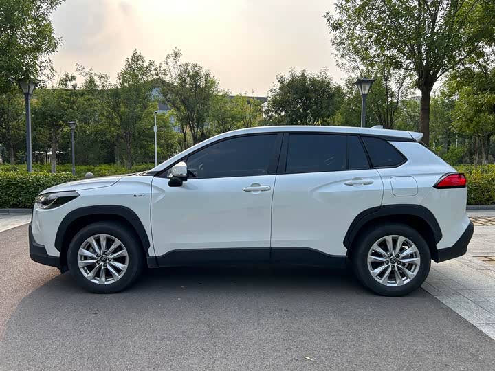 Toyota Corolla Cross, 2024 — фото 4 из 9