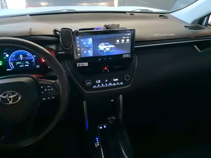 Toyota Corolla Cross, 2024 — фото 6 из 9