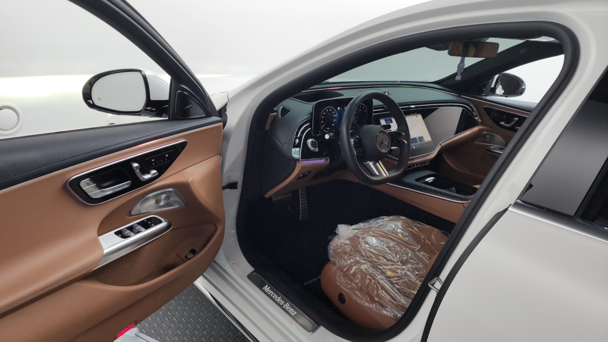 Mercedes-Benz E-Class, 2025 — фото 10 из 12
