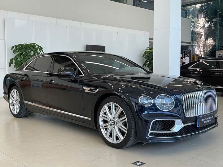 Bentley Flying Spur, 2023 — фото 3 из 9