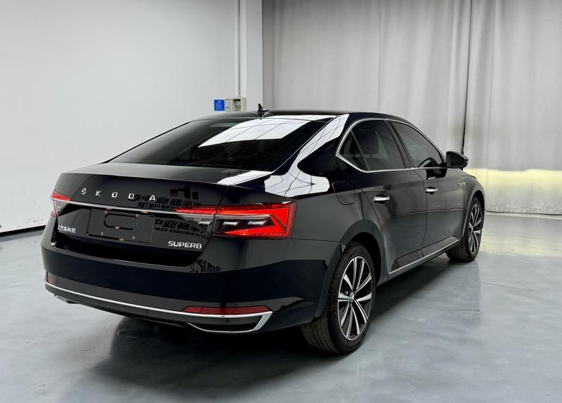 Skoda Superb, 2023 — фото 6 из 12