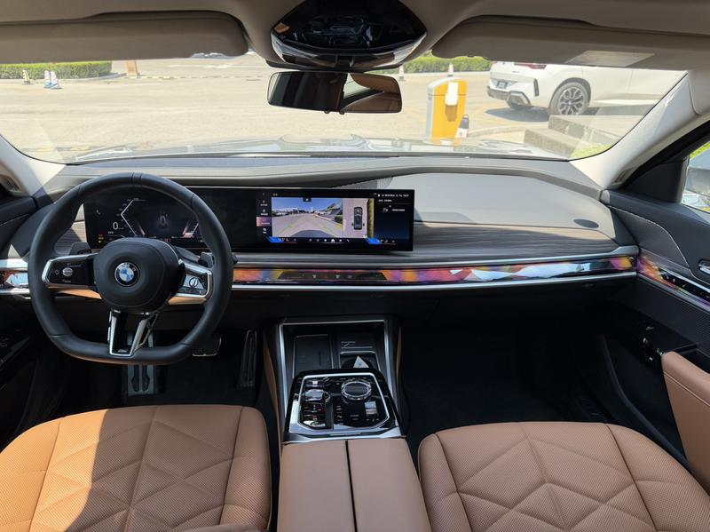 BMW 7 Series, 2025 — фото 5 из 10