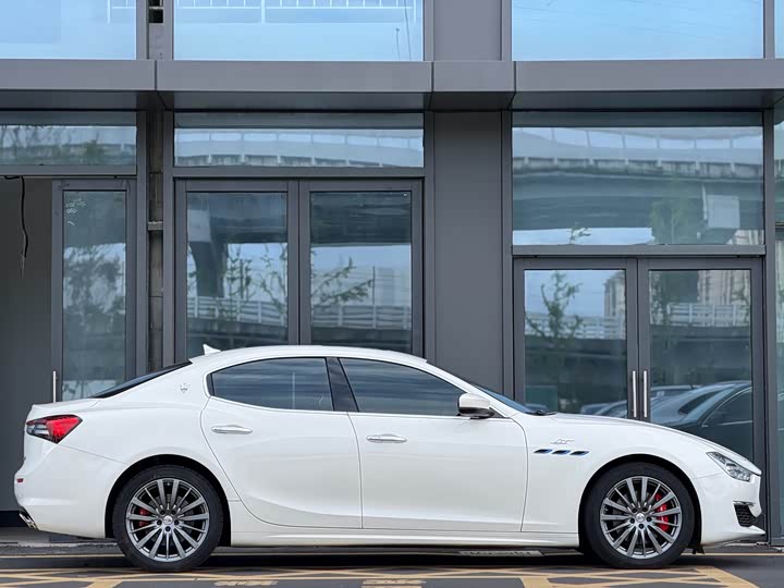 Maserati Ghibli, 2021 — фото 3 из 9