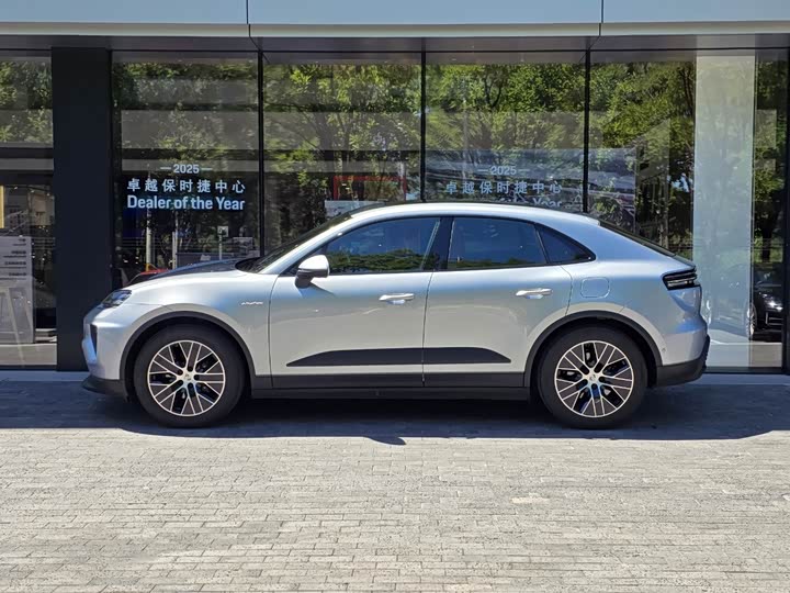 Porsche Macan EV, 2025 — фото 6 из 9