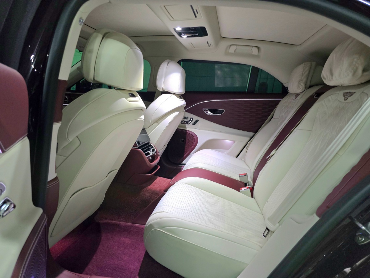 Bentley Flying Spur, 2024 — фото 12 из 12