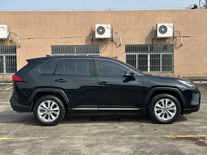 Toyota Wildlander, 2022 — фото 4 из 9