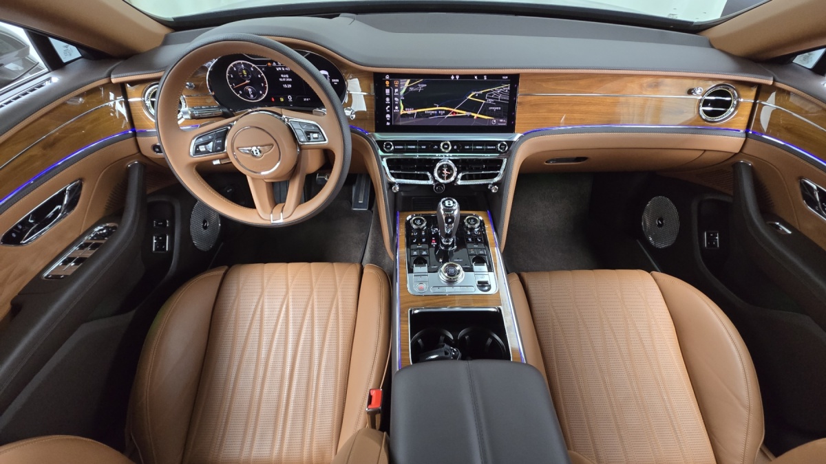 Bentley Flying Spur, 2022 — фото 6 из 12