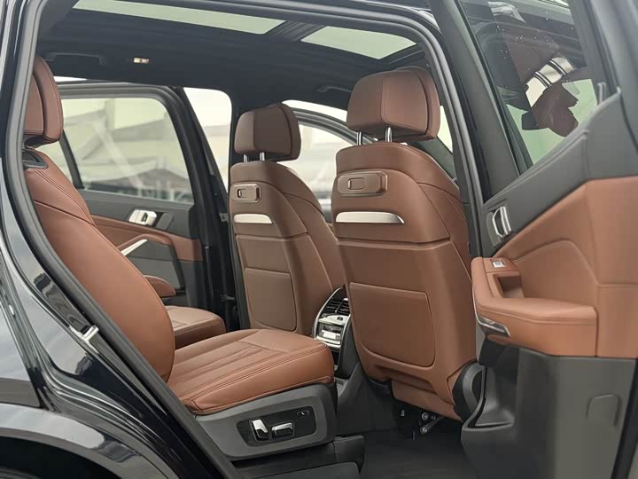 BMW X7, 2025 — фото 7 из 9