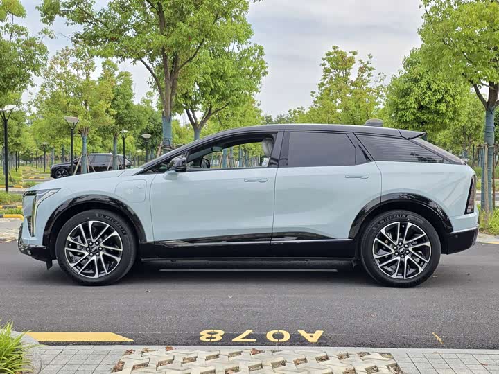 Cadillac Optiq, 2024 — фото 7 из 9