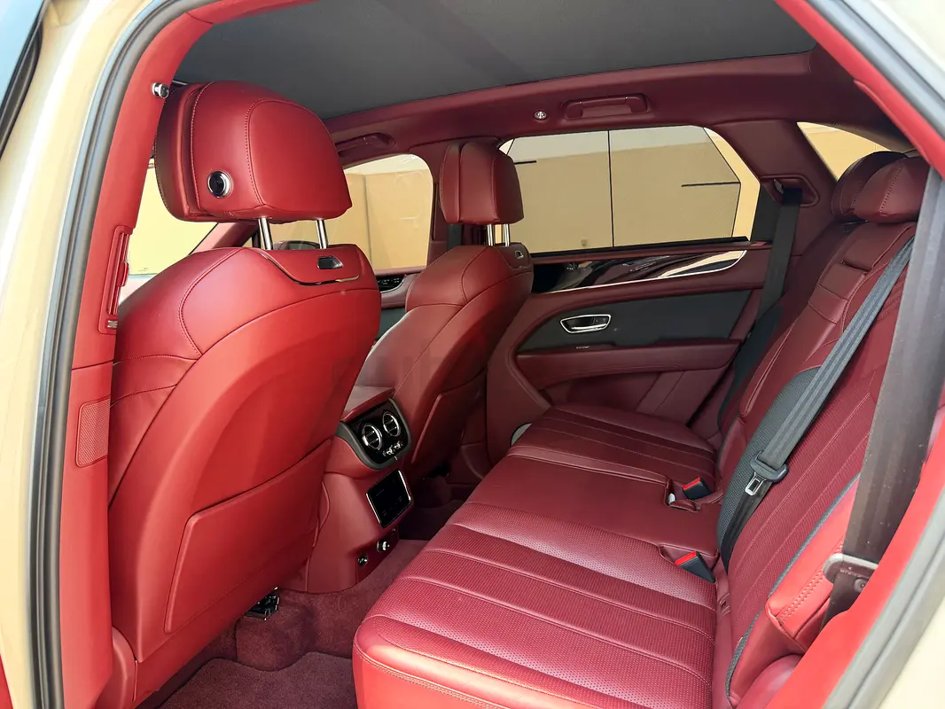 Bentley Bentayga, 2022 — фото 6 из 10